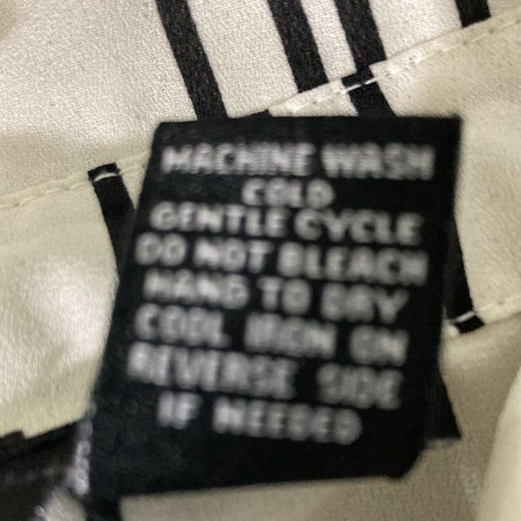 Rue 21 Top/Blouse Women Size Large White & Black Collar Button Up Long Sleeves - Picture 10 of 10